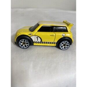 2011 Hot Wheels MINI COOPER S CHALLENGE LOOSE Yellow 1186 MJ I NL